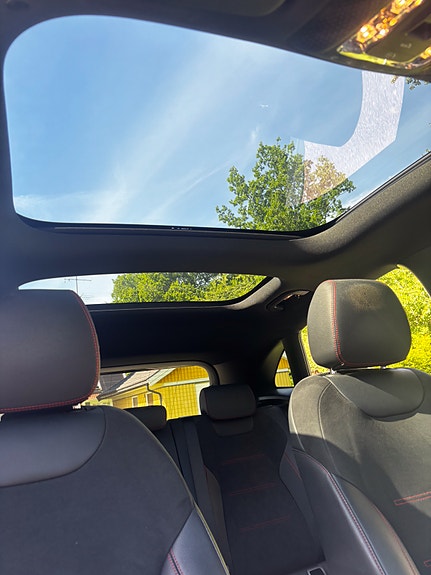 Mercedes-Benz GLA250 e 15 of 16