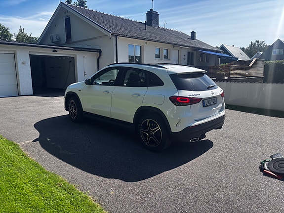 Mercedes-Benz GLA250 e 2 of 16