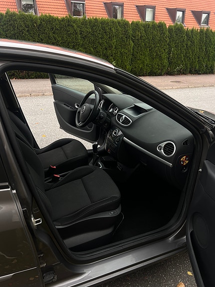 Renault Clio 8 of 13