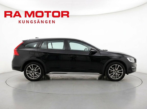 Volvo V60 Cross Country 4 of 20