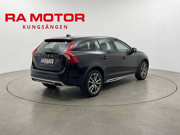 Volvo V60 Cross Country 9 of 20