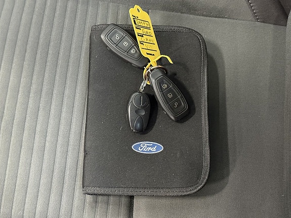 Ford C-Max 27 of 27