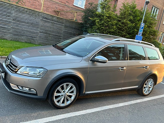 Volkswagen Passat Alltrack 3 of 7
