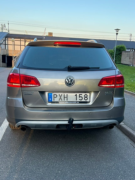 Volkswagen Passat Alltrack 2 of 7