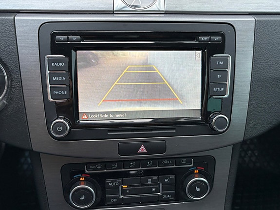 Volkswagen Passat 14 of 17