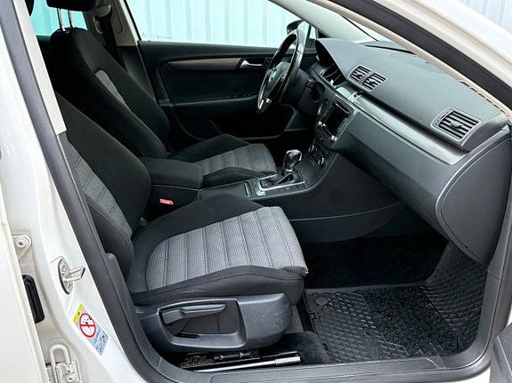 Volkswagen Passat 12 of 17