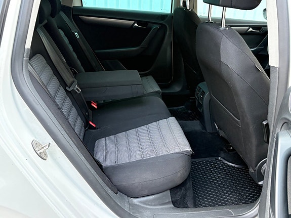 Volkswagen Passat 11 of 17