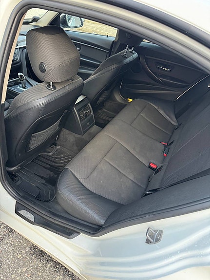 BMW 320d 8 of 11