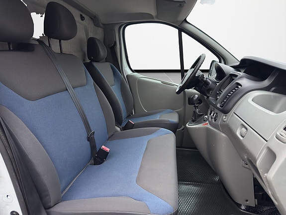 Renault Trafic 11 of 15