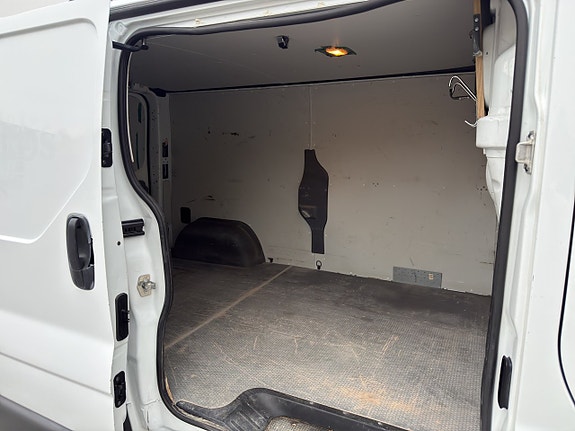 Renault Trafic 13 of 15