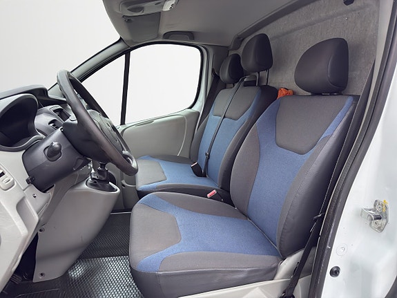 Renault Trafic 10 of 15