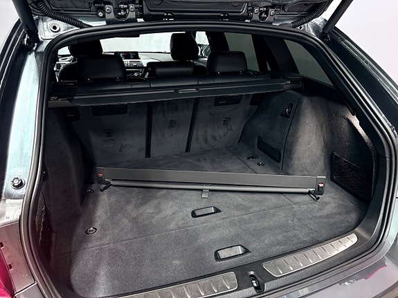 BMW 330i 8 of 30
