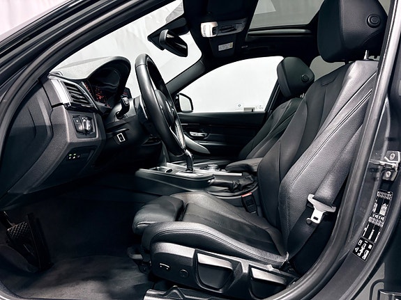 BMW 330i 12 of 30