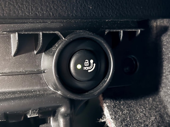 BMW 330i 11 of 30