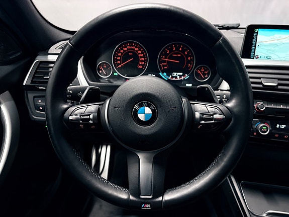 BMW 330i 15 of 30