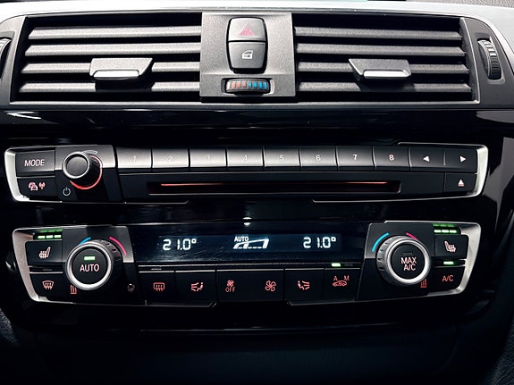 BMW 330i 24 of 30