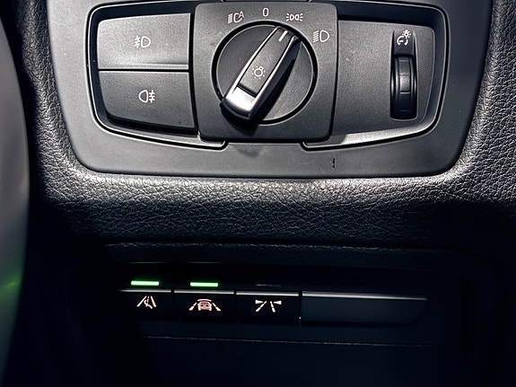BMW 330i 27 of 30
