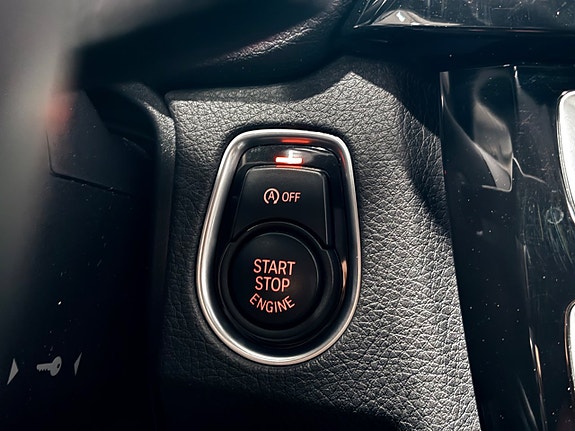 BMW 330i 25 of 30