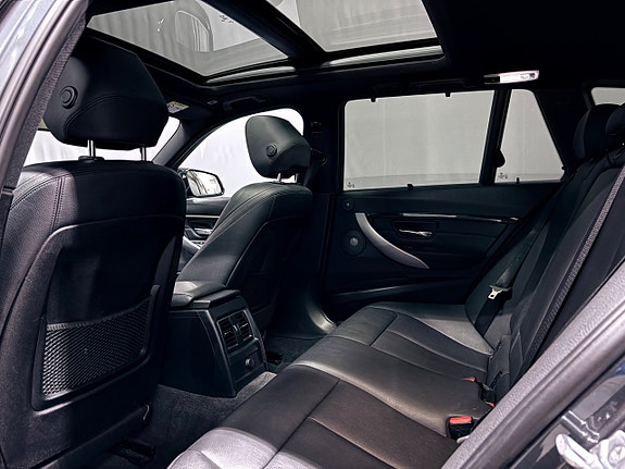 BMW 330i 13 of 30