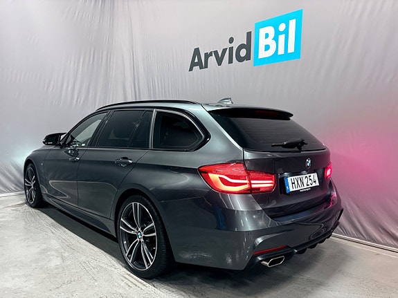 BMW 330i 5 of 30