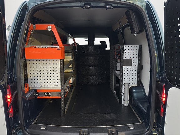 Volkswagen Caddy Maxi 14 of 17