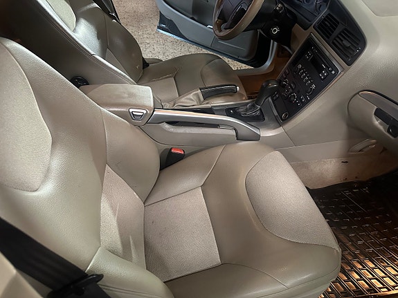 Volvo XC70 7 of 11