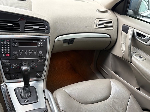 Volvo XC70 15 of 15