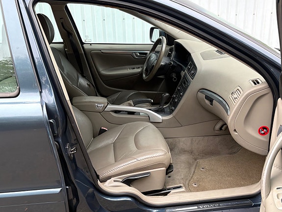 Volvo XC70 12 of 15
