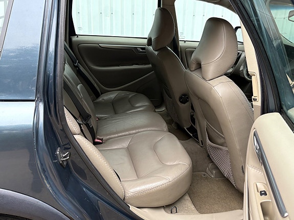 Volvo XC70 11 of 15