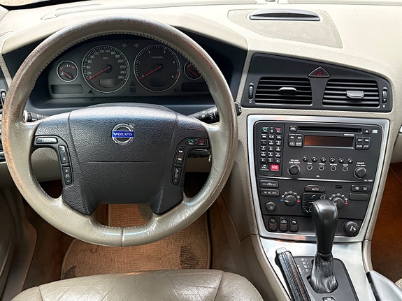 Volvo XC70 14 of 15
