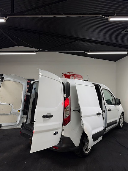 Ford Transit Connect 8 of 21