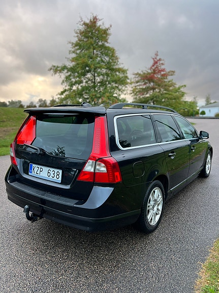 Volvo V70 4 of 6