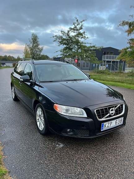 Volvo V70 2 of 6
