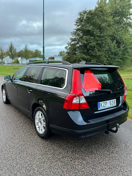 Volvo V70 3 of 6