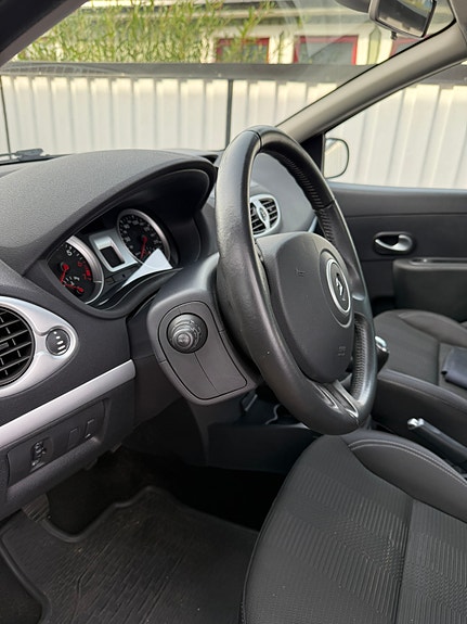 Renault Clio 7 of 10