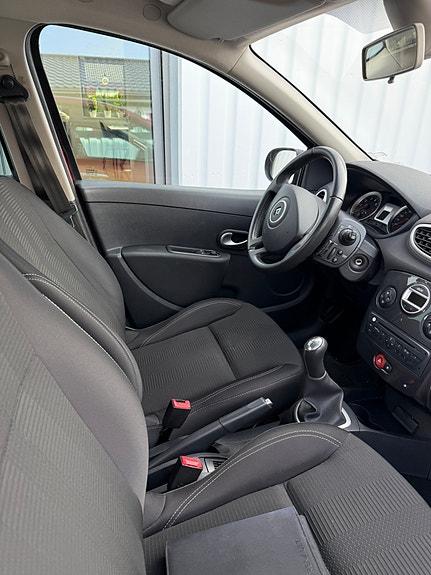 Renault Clio 6 of 10
