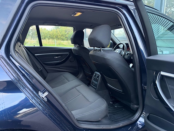 BMW 320d 24 of 27
