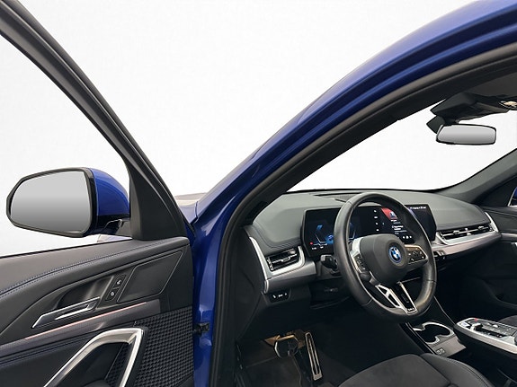 BMW iX1 11 of 30