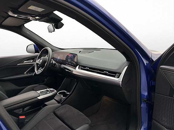 BMW iX1 25 of 30