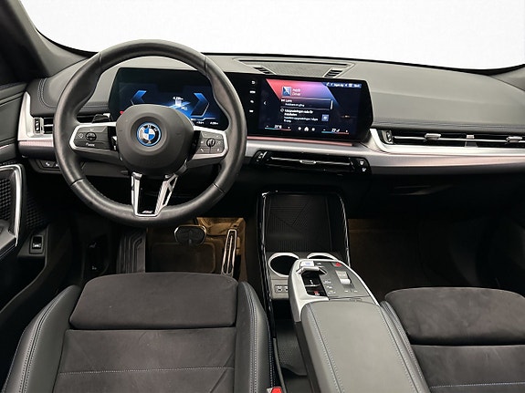 BMW iX1 23 of 30