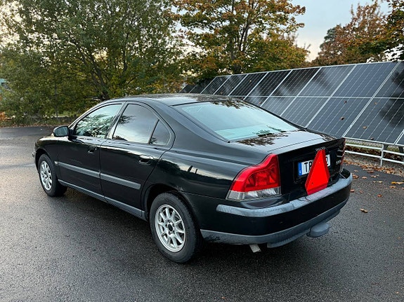 Volvo S60 2 of 6