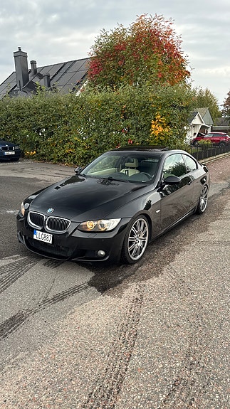 BMW 330d 3 of 9