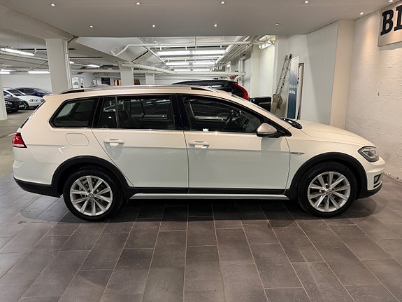 Volkswagen Golf Alltrack 9 of 18