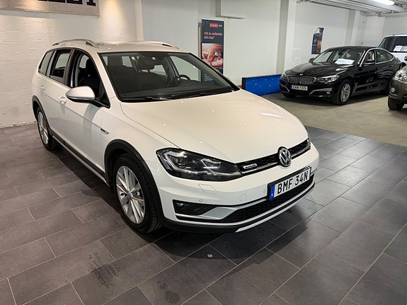 Volkswagen Golf Alltrack 2 of 18