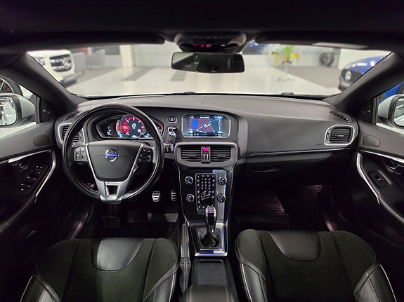 Volvo V40 11 of 25