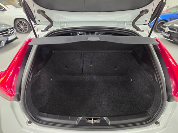 Volvo V40 9 of 25
