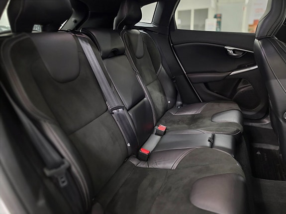 Volvo V40 25 of 25