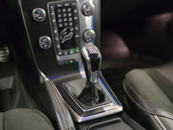 Volvo V40 14 of 25
