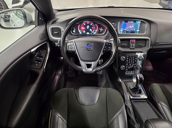 Volvo V40 12 of 25