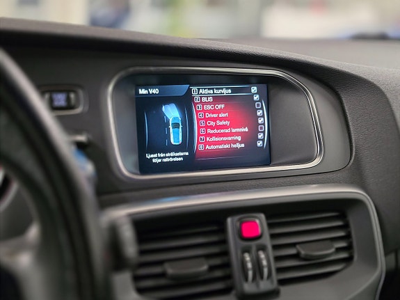 Volvo V40 19 of 25